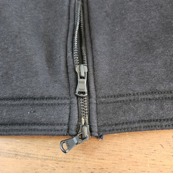 Tasc Performance Legendary Fleece Vest Black Size Medium Hiking Outdoor Active - Picture 12 of 12
